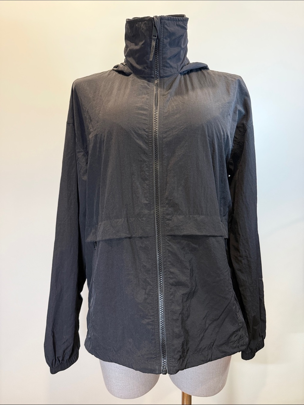 Hyba Packable Hooded Windbreaker | XS | Black | Lightweight Jacket